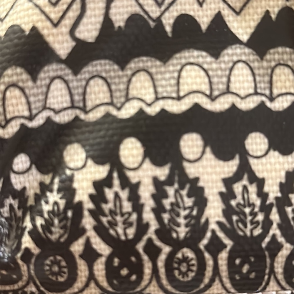 Sakroots Cross Body / wristlet Wallet artsy black cream doodle smartphone pocket - Picture 6 of 17
